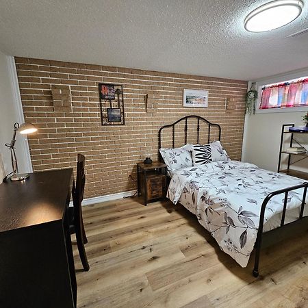 Newly-Renovated 3Br House, 12 Minutes To Airport Lejlighed Toronto Eksteriør billede