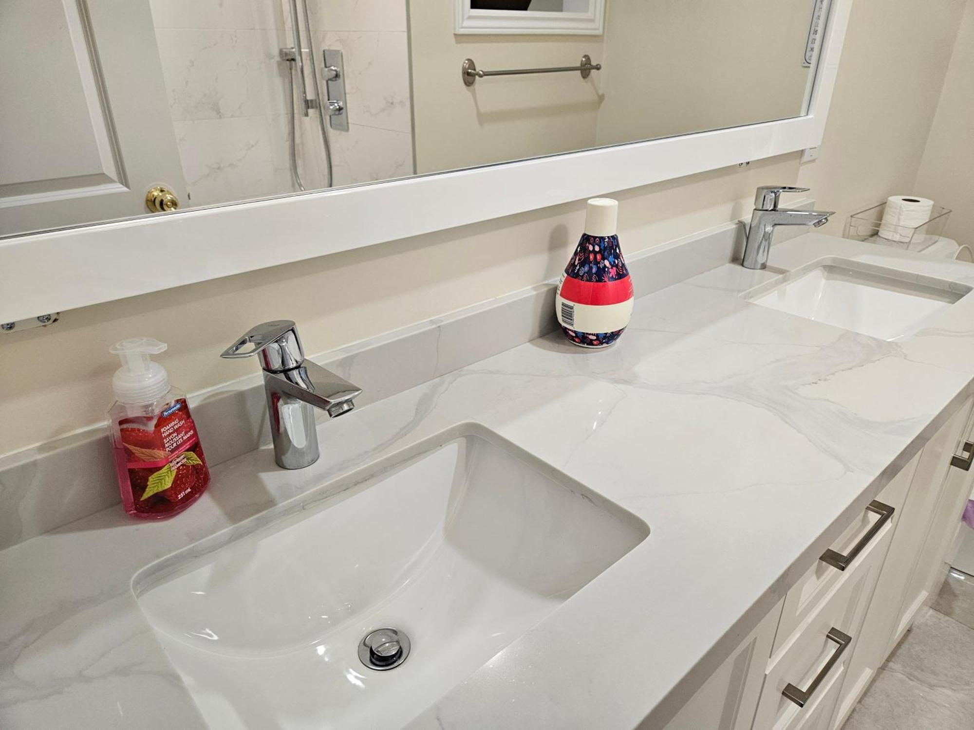 Newly-Renovated 3Br House, 12 Minutes To Airport Lejlighed Toronto Eksteriør billede