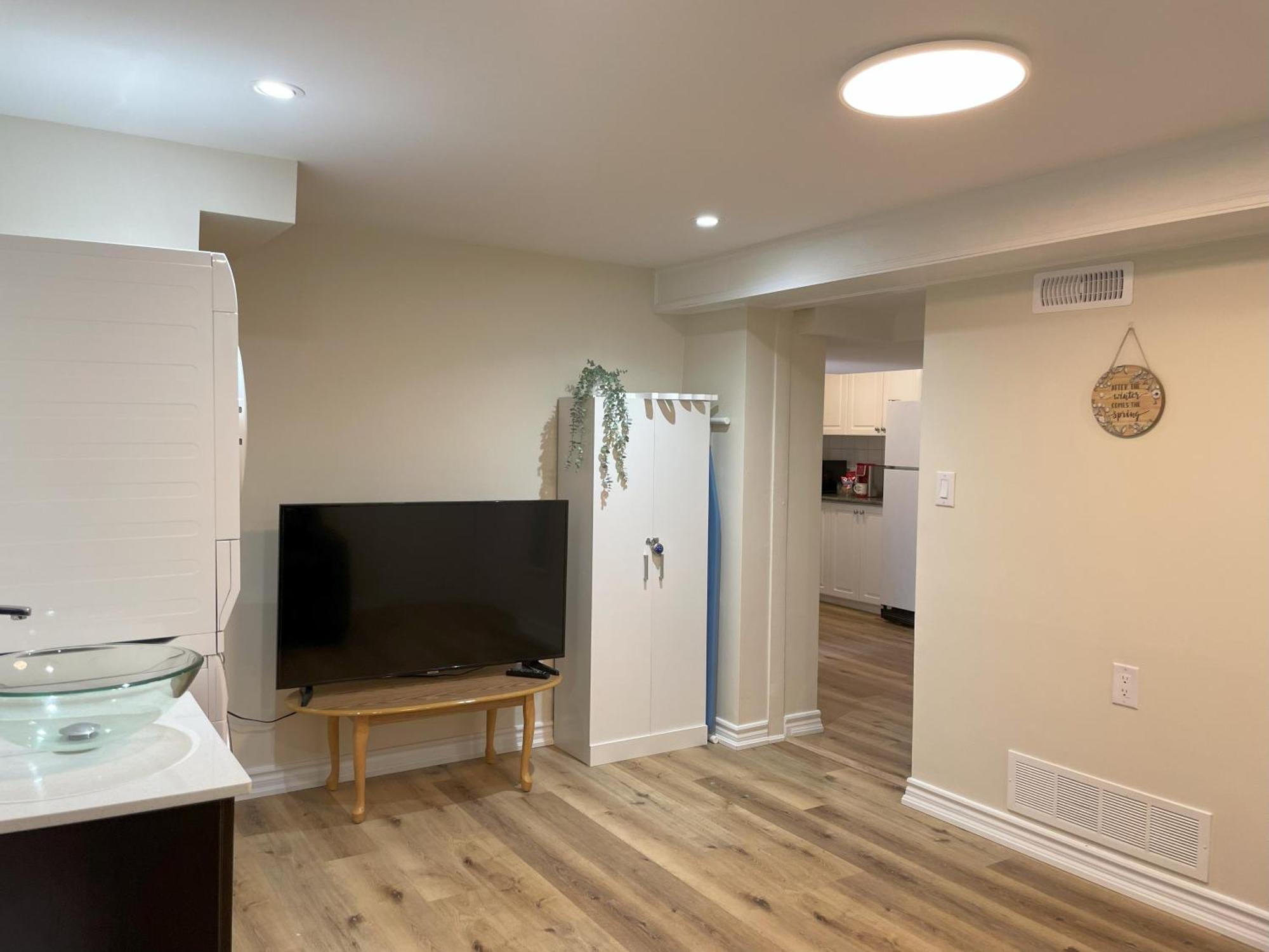Newly-Renovated 3Br House, 12 Minutes To Airport Lejlighed Toronto Eksteriør billede