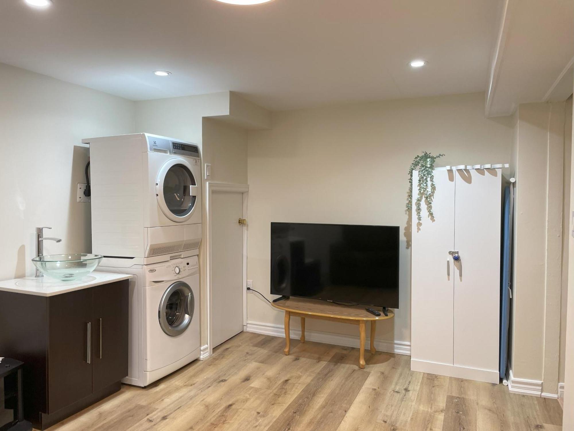 Newly-Renovated 3Br House, 12 Minutes To Airport Lejlighed Toronto Eksteriør billede