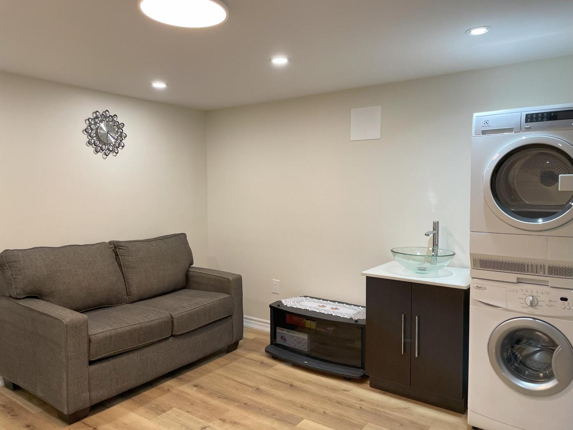 Newly-Renovated 3Br House, 12 Minutes To Airport Lejlighed Toronto Eksteriør billede